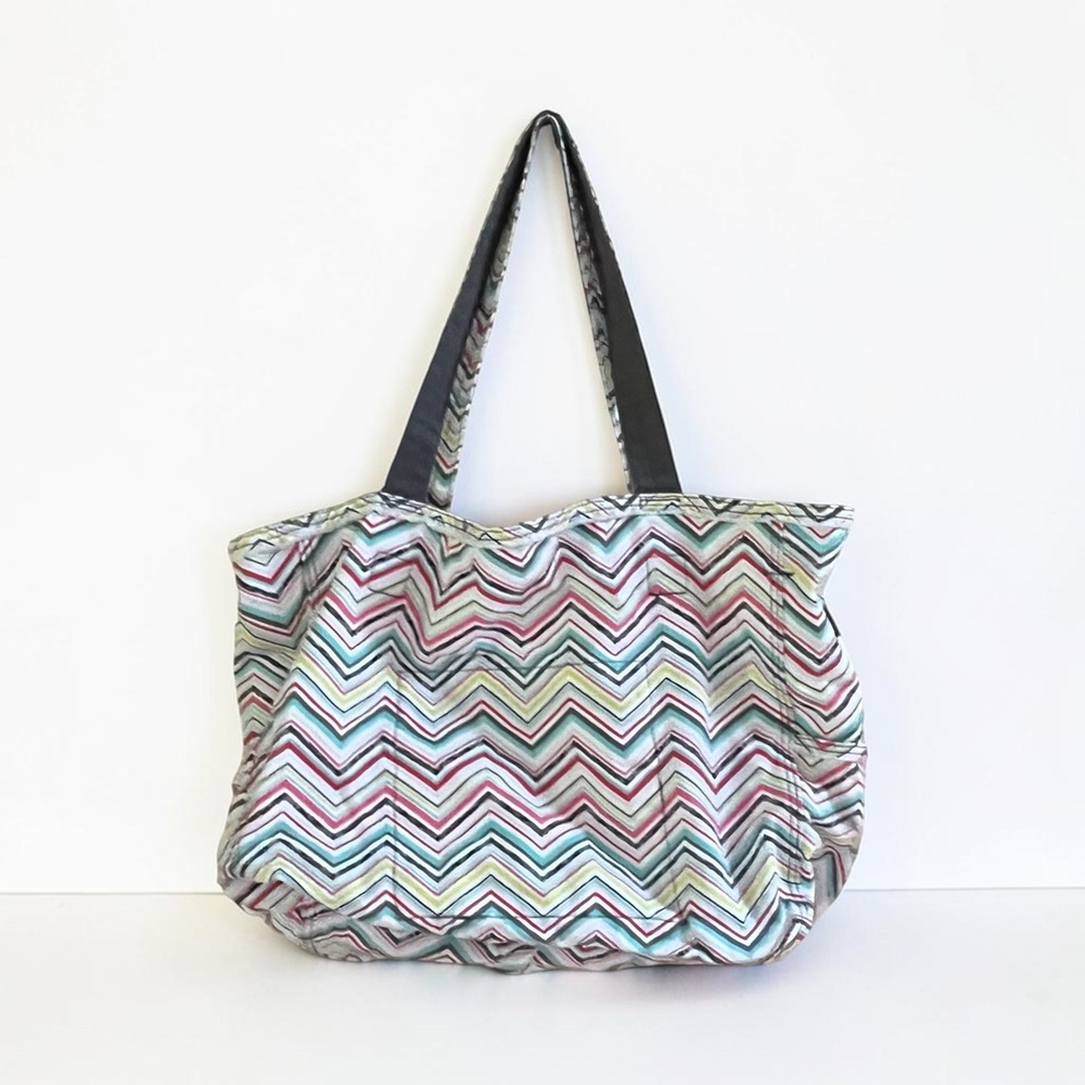 Thirty-One Party Punch Retro Metro Canvas Tote Chevron Slouchy Shoulder Bag
